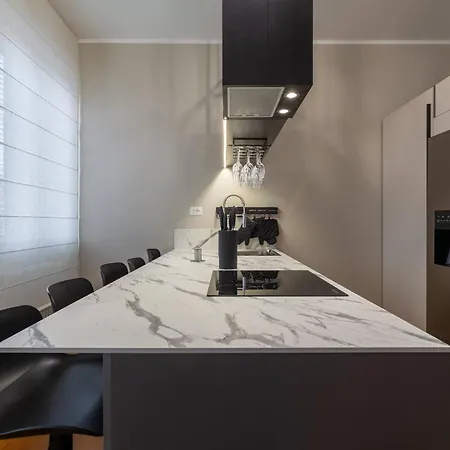 Housmart Lorenzo Costa 17 Apartment *